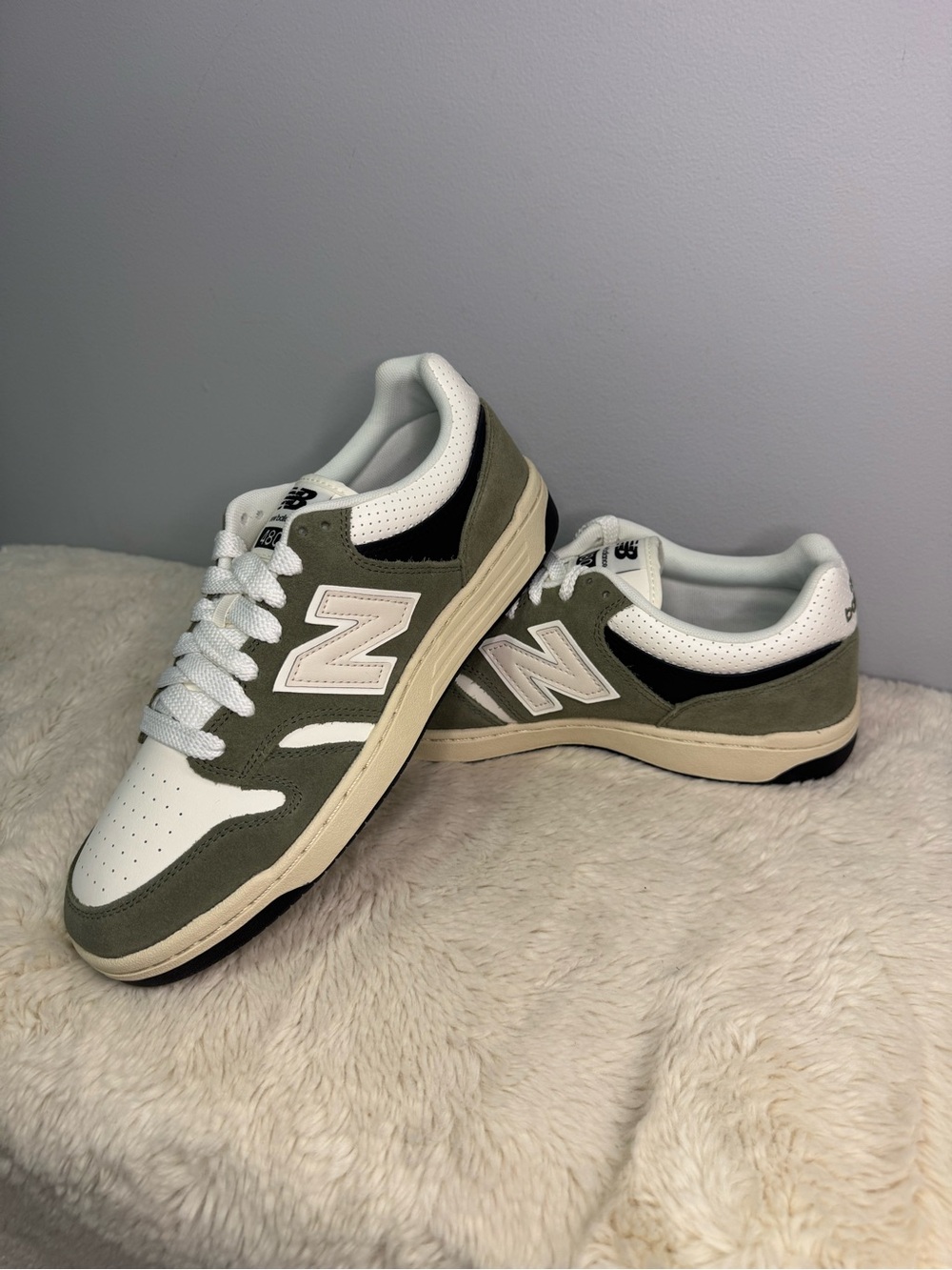 New Balance 480 Men’s Low-Top Sneakers in White, Olive & Black